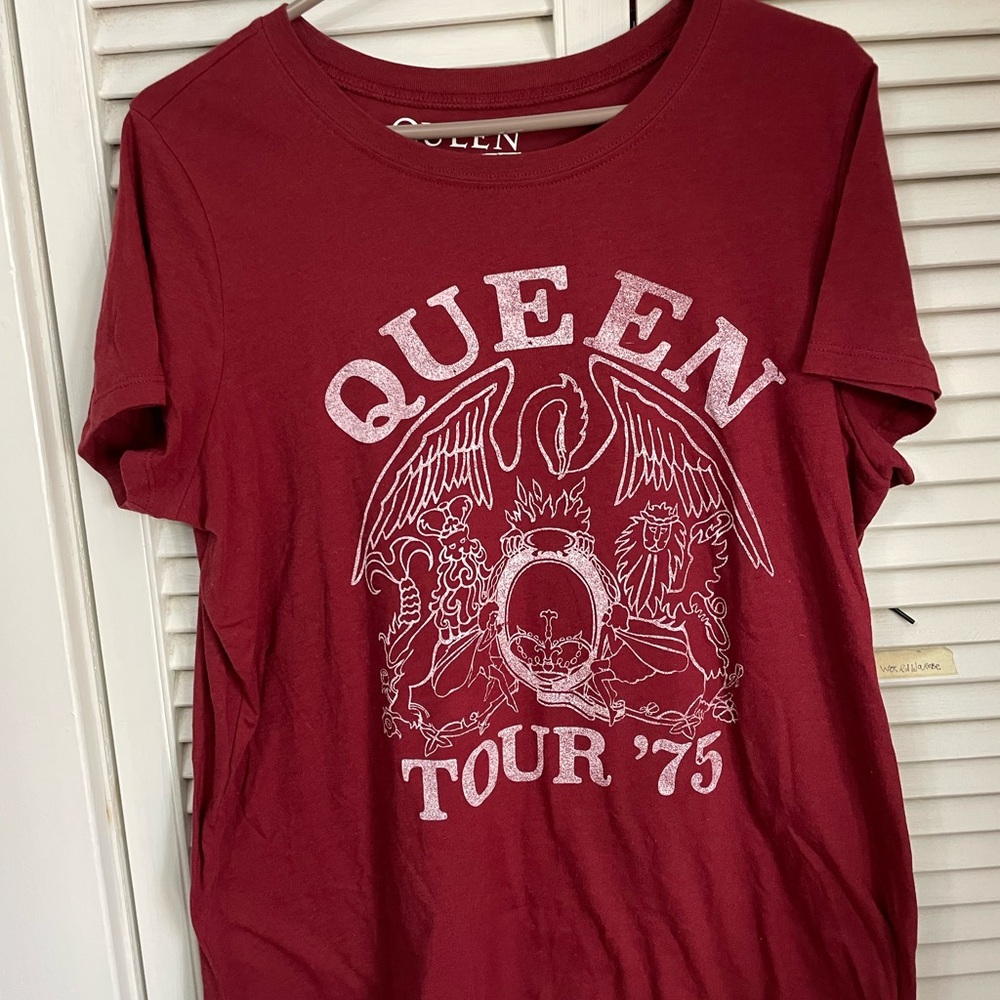 Queen Red Graphic Short Sleeve Tee